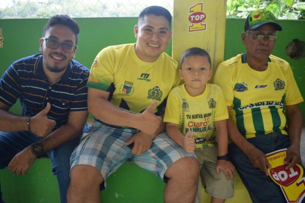 ¡Linda semifinal! Chicas y ambientazo en la ida de la llave Guastatoya-Antigua