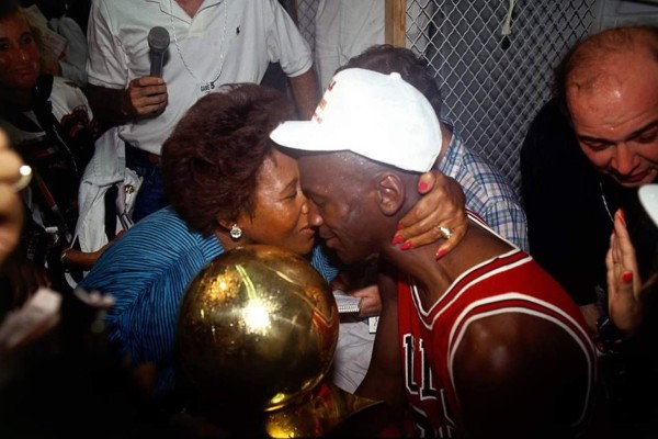 El contrato millonario que rechazaba Michael Jordan y que le cambió la vida gracias a su madre