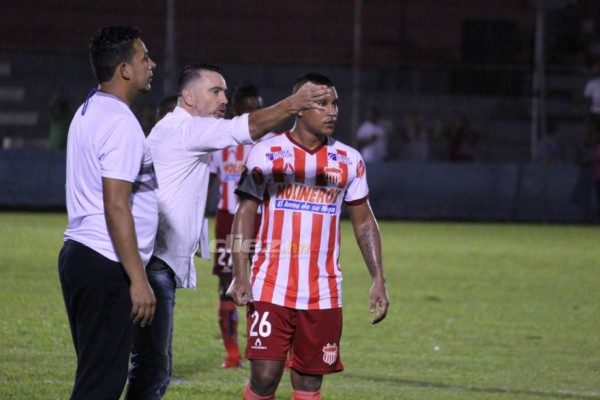 Fernando Araújo: 'Nos vamos con sabor amargo por no ganar en casa'