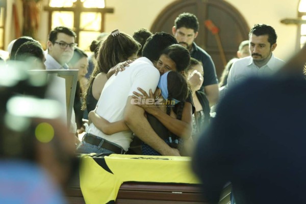 El doloroso y último adiós a Hernán García rodeado de familia, amigos y gente de fútbol