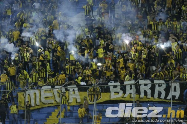 Fotos: Invitados de lujo en el Morazán, el abrazo de los hermanos Perelló y la alegría de Jonathan Rubio