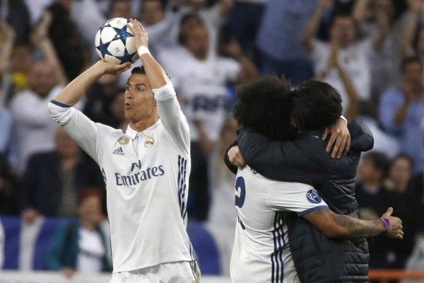 Las imágenes que no se vieron por tv: La bronca de la barra del Bayern en el Bernabéu