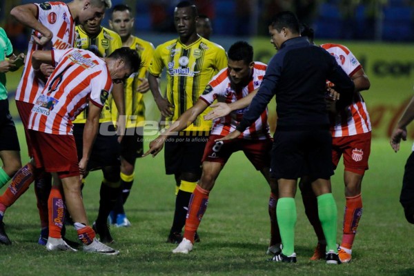 El camuflaje de Diego, el 'nuevo' DT de Olimpia y la euforia de Araújo