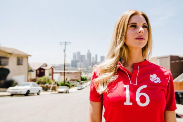 La novia de Roger Espinoza y una hondureña entre las futbolistas más bonitas del mundo