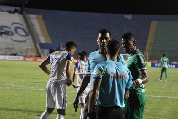No viste en TV: Bronca, expulsiones y bengalas en el Olimpia-Marathón