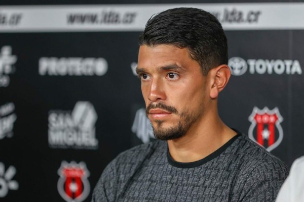 ¿Seguirá Alex López? Posibles fichajes en Alajuelense y movimientos tras salir campeones