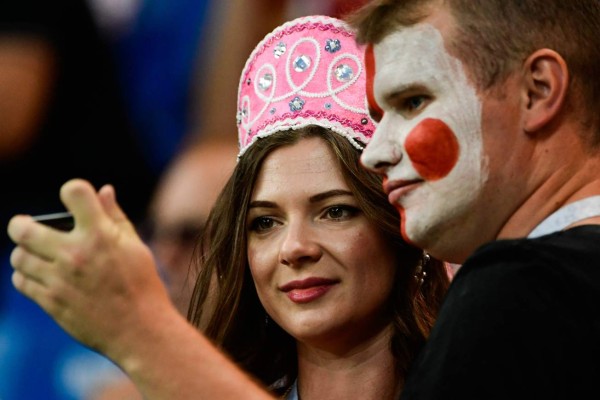 ¡Preciosuras! Las bellas aficionadas que robaron las miradas en el Bélgica-Japón