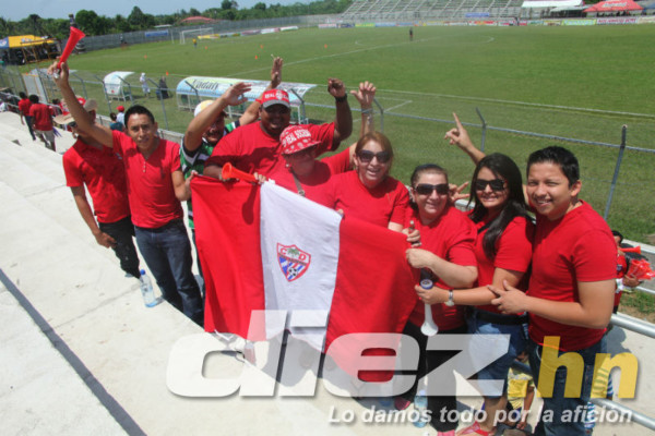 Ambientazo en el estadio Fransico Martínez.