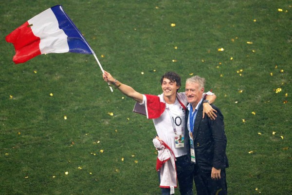 LOCURA: El beso a Mbappé, el delirio de Deschamps y la celebración de Francia