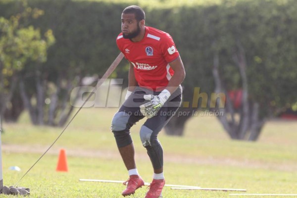 Con 'nuevo' fichaje y todo su arsenal: El 11 inicial de Olimpia ante Real España confirmado por Pedro Troglio