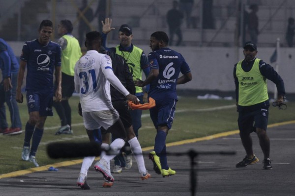 Las imágenes que no se vieron por la TV del Motagua-Olimpia