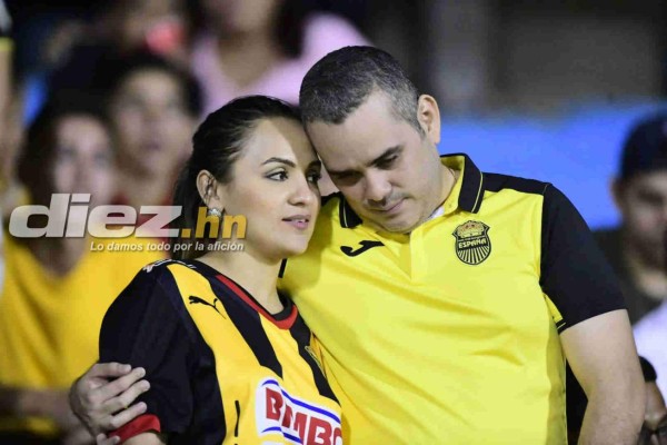 No se vio por TV: Discusión Garrido-Claros, chicas hermosas y catrachos del Alajuelense se lucen