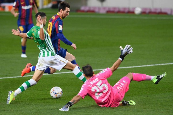 Las imágenes del Barcelona-Betis: ¿Por qué Messi fue suplente en el Camp Nou?