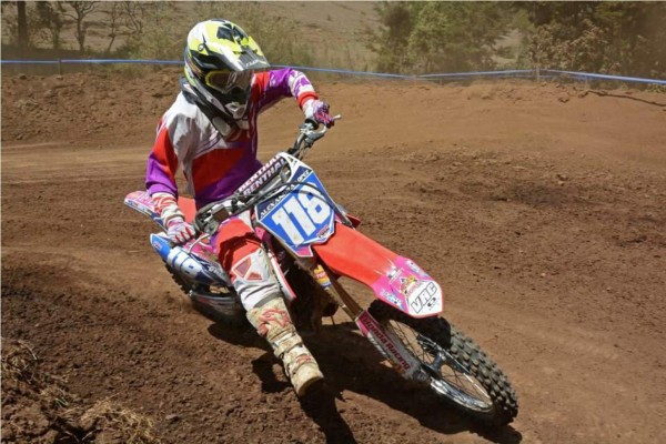 Alexandra López, la bella y talentosa hondureña del motocross