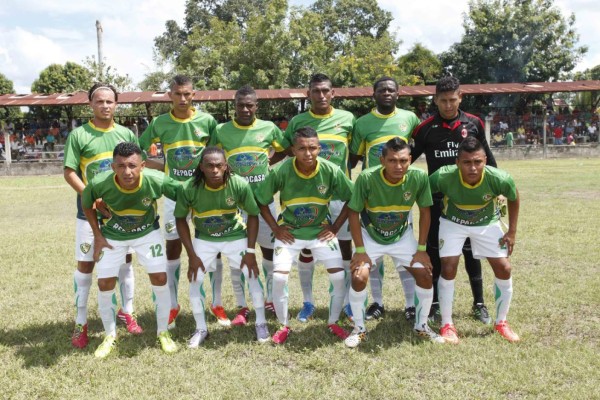 Barcelona, Milan, Juventus... Clubes hondureños que han improvisado con uniformes de otros equipos