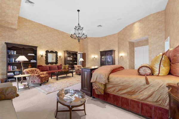 A la venta: La lujosa mansión que está vendiendo el dueño del Liverpool