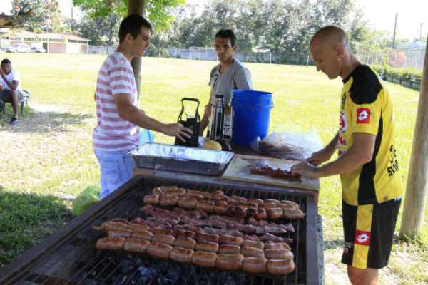 Real España y un asado de buenas vibras.