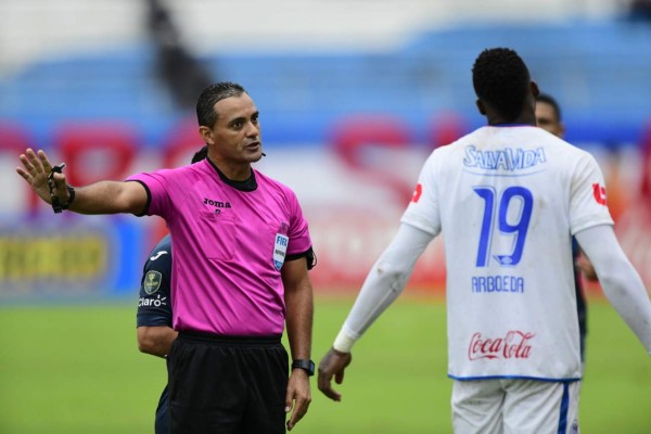 Melvin Matamoros dirigirá su clásico 14 entre Olimpia y Motagua: ¿Cómo le va a ambos equipos?