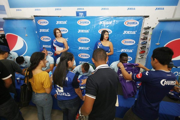 FOTOS: Motagua comparte con su afición antes del duelo contra Olimpia