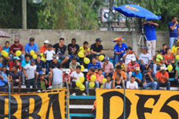 Fiestón en Danlí por la llegada del Real de Minas Real España