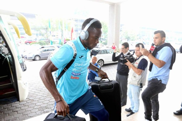 Aficionados arropan a Honduras a su llegada a Ciudad de México