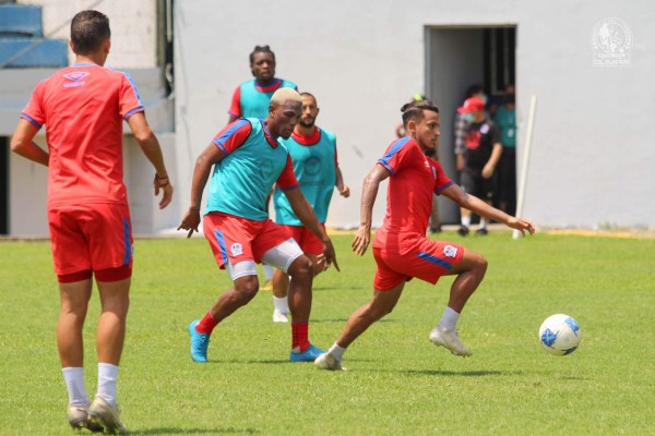 Olimpia se olvida de la polémica con América y se van a la playa; ahora se enfocan en el tricampeonato