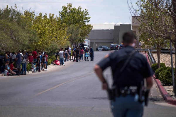 Las desgarradoras fotos del tiroteo que dejó varios muertos en un Walmart en Texas