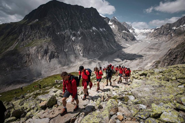 Madrugadas, sin celulares y duermen en cabañas: La extrema pretemporada del Augsburgo