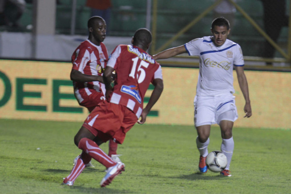 'Goleada de Olimpia al Vida en el estadio Nacional'