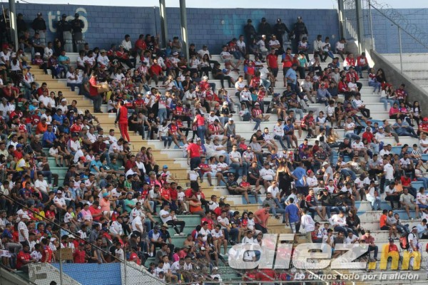 Las bellezas que adornan el estadio Nacional de Tegucigalpa en el Olimpia-Marathón