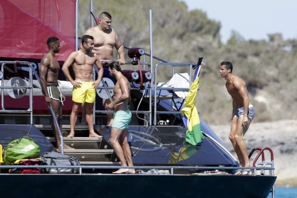 Fotos: Así se la pasa Cristiano en sus vacaciones en Ibiza