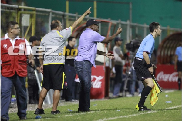 Con triplete de Cardozo Real España vence a Parrillas One.