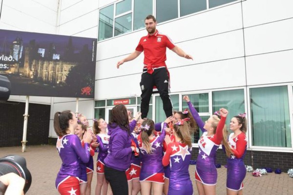 El impresionante recibimiento a Gales tras su gran Eurocopa