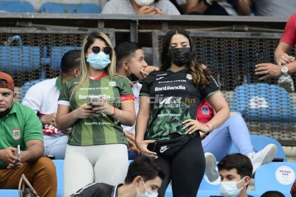 El Olímpico convertido en una pasarela: Las despampanantes y sexys mujeres en el clásico Marathón-Olimpia