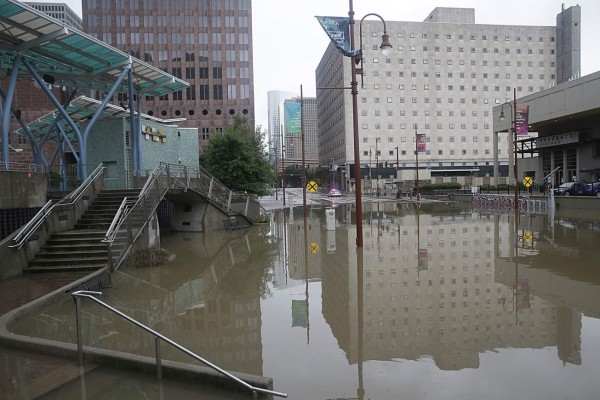 INFORME ESPECIAL: Asciende el número de muertes tras el paso del huracán Harvey en Houston, Texas