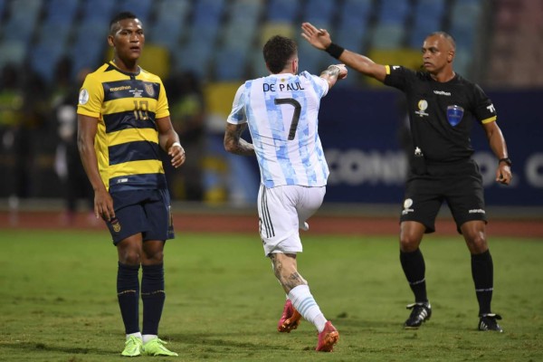 Fotos: ¡Apapachos, patadas y festejos! El show de Messi ante Ecuador que tiene a los argentinos soñando