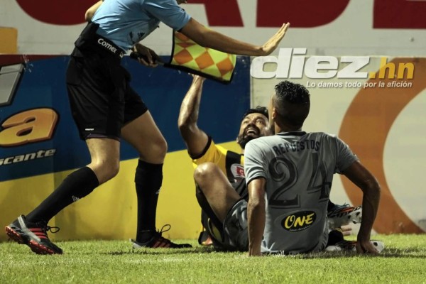 Con triplete de Cardozo Real España vence a Parrillas One.