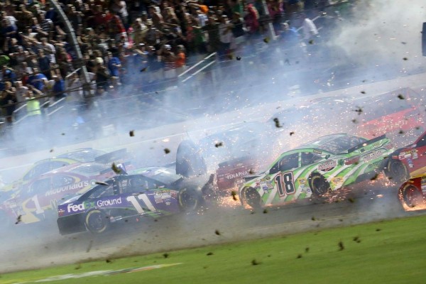 Impactante accidente en el Nascar de Estados Unidos deja 30 heridos
