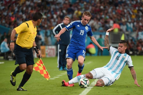 Messi saca su garra: Argentina gana 2-1 a Bosnia.
