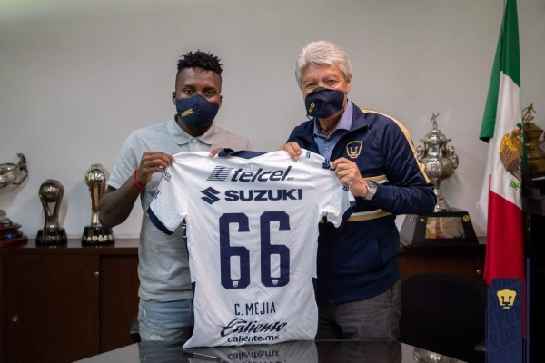 ¡Pruebas médicas y el número! Las imágenes de la presentación de Carlos Mejía con Pumas