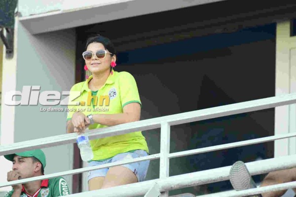 El clásico entre Marathón y Motagua en Pentagonal se llena de chicas muy lindas