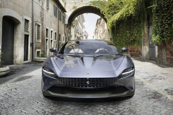 Real Madrid: El super Ferrari Roma 2020 que alucinó Thibaut Courtois por las calles de Madrid