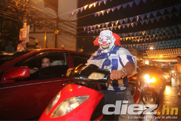 Hondureños celebrando clasificación al Mundial
