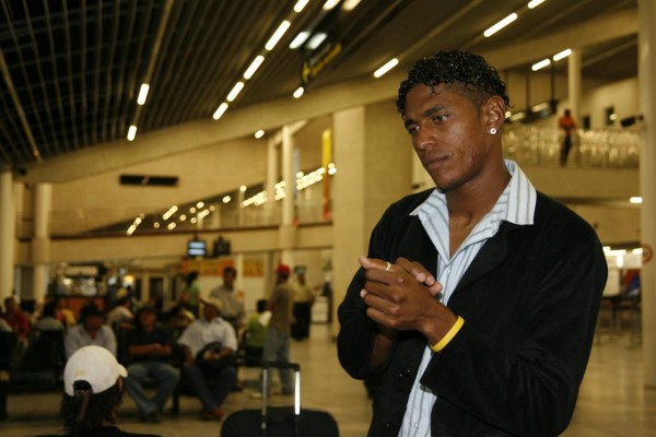 ¡Uno más a la lista! El nuevo y loco look de Carlo Costly con el Marathón