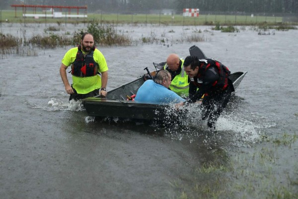 EN FOTOS: Huracán Florence ya golpeó con fuerza la costa este de Estados Unidos