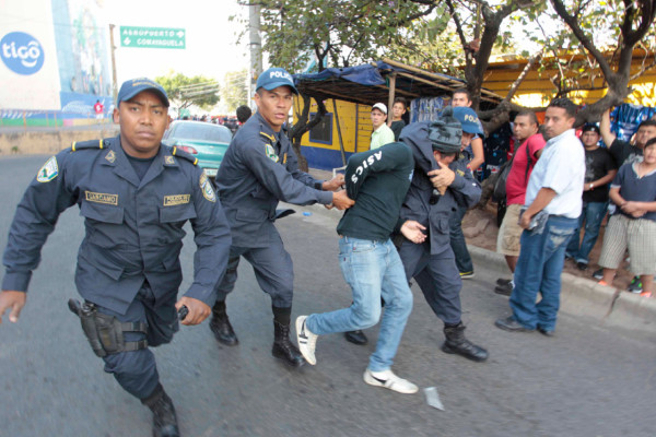 Barras de Olimpia y Motagua protagonizaron otro hecho bochornoso en Tegucigalpa.