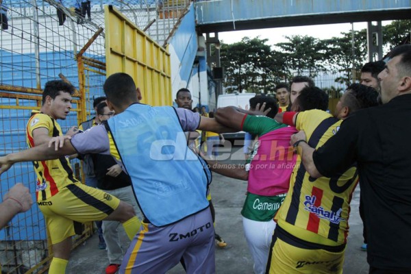 NO VISTE EN TV: Marathón-Real España terminó con zafarrancho y lágrimas