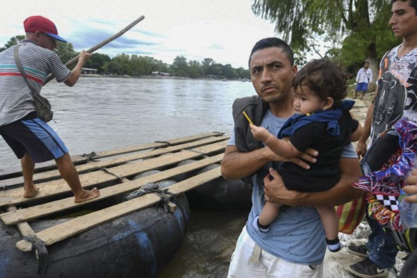 FOTOS: Sufrimiento y cansancio, así va la caravana de migrantes de hondureños