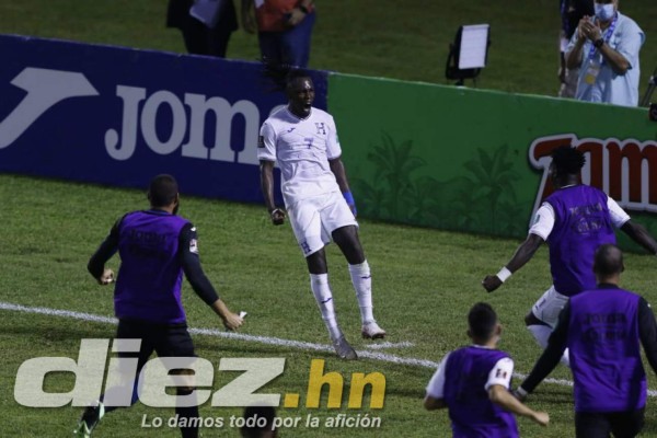 Otras fotos de la debacle: La reacción de Buba López con Maynor tras el error, decepción de los debutantes y el abrazo de Denil Maldonado