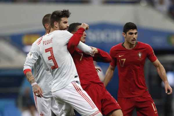 NO VISTE EN TV: La cara de Cristiano Ronaldo antes del tiro libre y lo que hizo De Gea tras el juego